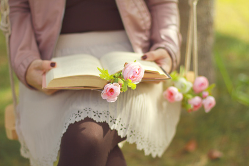 woman-reading-book-in-park-wearing-spring-lacy-skirt.jpg
