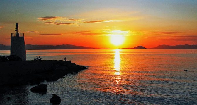 Αίγινα, Φάρος