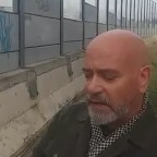 Ο Δημήτρης Ψωμοδότης διαβάζει το ποίημά του «Επικοινωνούμε»