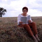 Η Μάγδα Παπαδημητρίου – Σαμοθράκη διαβάζει το ποίημά της «Αντανακλάσεις»