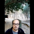 Ο Θεοχάρης Παπαδόπουλος διαβάζει το ποίημά του «Φιλί και δάκρυ»