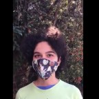 Η Άννα Συμεωνίδου διαβάζει το ποίημά της «Μη σηκωθείς!»