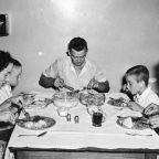 Σπύρος Κιοσσές | Οικογενειακό τραπέζι