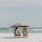 12 λογοτεχνικά βιβλία για καλοκαιρινές αναγνώσεις