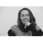 Η Κωνσταντίνα Μόσχου μιλά για το βιβλίο της «Γεράκια στο κλουβί»