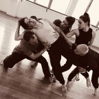 Gravity | Για λίγες παραστάσεις από την ομάδα «Χορευτές»