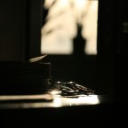 Πασχάλης Κατσίκας | Ζητείται βοηθός γραφείου