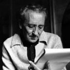 Nikiforos Vrettakos |  Ein Mandelbaum und neben ihm…  (Übersetzung Antonis Kerasnoudis)