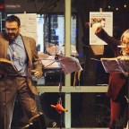 Μνημονεύοντας τον Σολωμό ανάμεσα στα τραπέζια ενός καφενείου